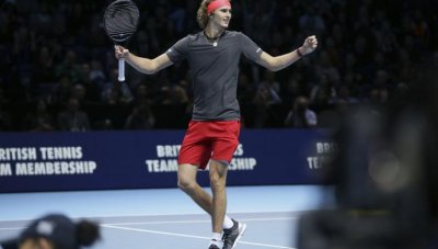 Зверев с дебютен финал в Лондон, след като победи Федерер