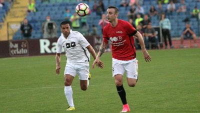 Бербатов ще облече фланелката на Берое за благотворителен мач
