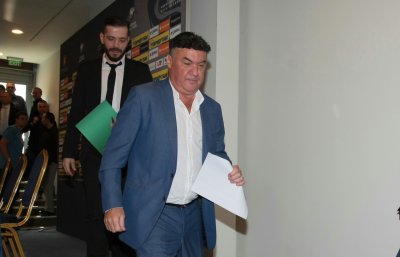 ФИФА и УЕФА поискаха обяснение от БФС за оттеглената оставка на Михайлов