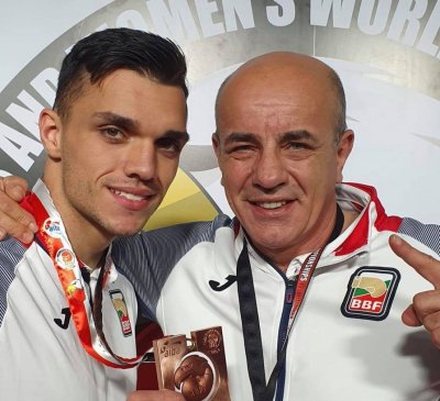 България спечели два бронза от Световното по бокс
