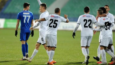 Славия разгроми обезверена Верея