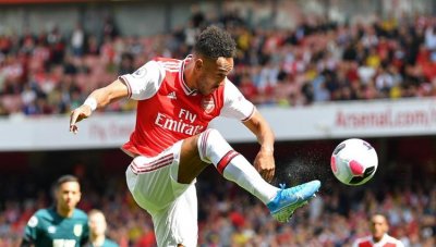 Арсенал победи Бърнли, ВАР дебютира във Висшата лига