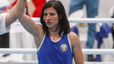 Стойка Кръстева тръгна с категорична победа на олимпийската квалификация в Лондон