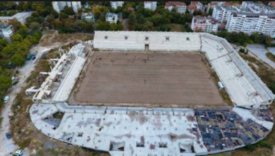  Подновиха строежа на "Колежа"