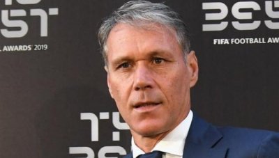 Марко ван Бастен се забърка в скандал след нацистки поздрав