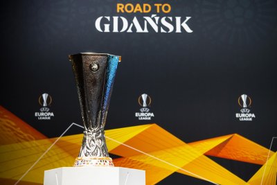 Франкфурт може да посрещне финалните мачове от Лига Европа