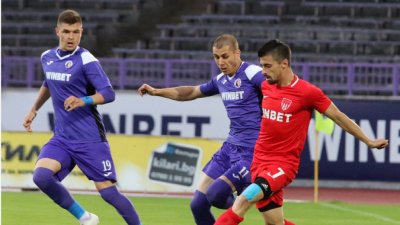 Играчите на Етър получиха част от дължимите им заплати