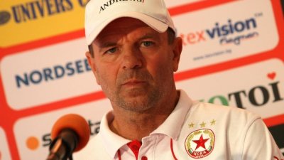 Времето на Стойчо Младенов в Кайсар изтича, пишат в Казахстан