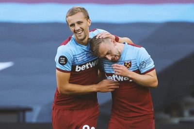 Уест Хям остана на точка от спасението след победа над Уотфорд