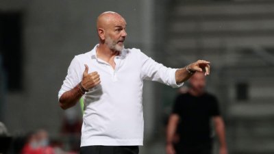 Стефано Пиоли остава начело на Милан
