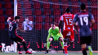 Димитър Шейтанов допусна 4 гола при дебюта си в Португалия