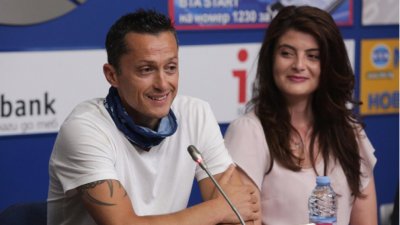 Бербатов и Жиру подкрепят кампания на Христо Янев