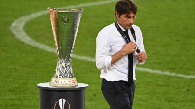 Заговори се за смяна на Конте