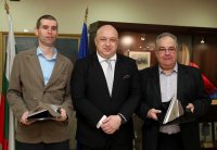 Министър Кралев връчи наградите за спортна журналистика "Люпи и Мичмана" на Петър Василев и Огнян Георгиев (ВИДЕО)