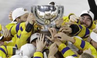 Швеция защити световната си титла по хокей на лед (видео)