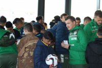Националите ни по футбол зарадваха децата от Центъра за настаняване от семеен тим в Разград (ВИДЕО)