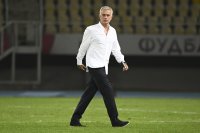 Моуриньо накара да сменят "малките" врати на Националния стадион в Скопие