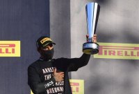 Хамилтън грабна юбилейна 90-а победа в кариерата в състезание номер 1000 за Ферари