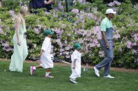 Уудс ще играе със сина си в голф турнир