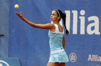 Шиникова отпадна във втория кръг на турнира в Селва Гардена