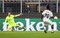 Милан отново не победи Цървена Звезда, но все пак продължава напред