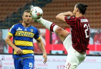 Милан продължава да се бори за място в Европа