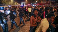 Сълзотворен газ беляза празненствата в Париж след успеха на ПСЖ