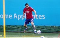 Меси отново тренира с Барселона